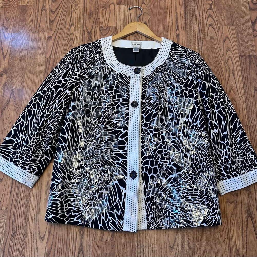 Chico's Black and White Boxy Top with 3/4 Sleeves